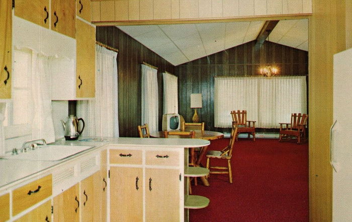 Cedar Oaks Resort (Riviera Resort) - Vintage Postcard (newer photo)